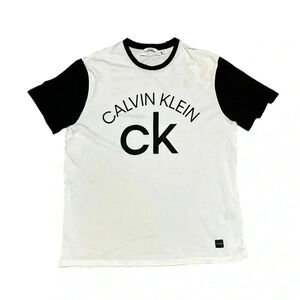 Calvin Klein T-shirt (SIZE XL)